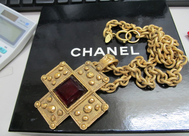 アンティークシャネル ネックレス イヤリング ブローチの買取