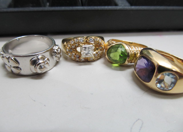 貴金属シャネルブルガリデザインジュエリーの買取り