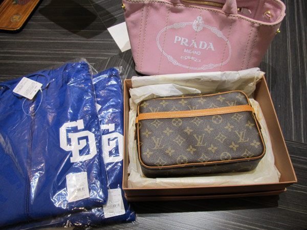 ファンクラブグッズ、ノベルティ買取ります。