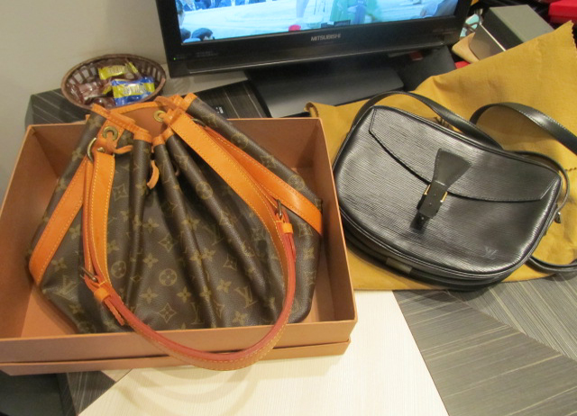 状態の悪いブランドバッグも買取りいたします。