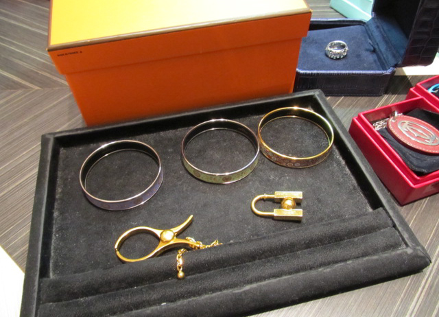 カルティエ・エルメスなど小物が眠っていませんか?