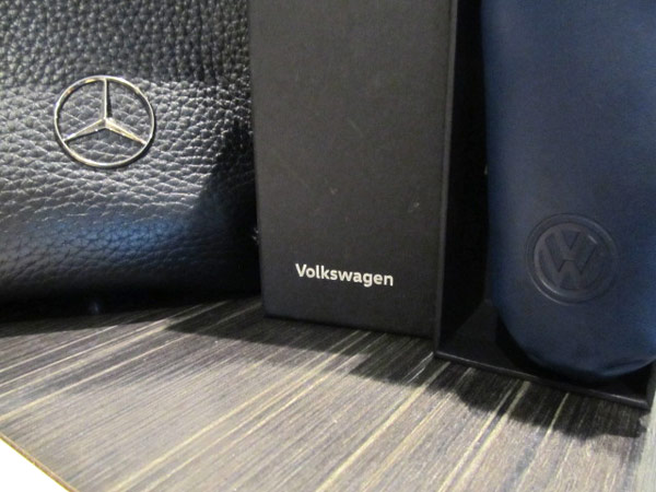 自動車メーカーノベルティ買取ます。