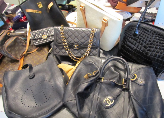 水曜日はお休みです・ブランド品大量買取りありがとうございます。