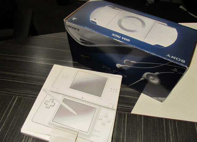 任天堂DSやPSP、アップル製品など小型家電買い取ります