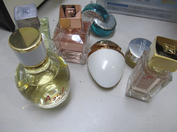 香水、化粧品買取ます。