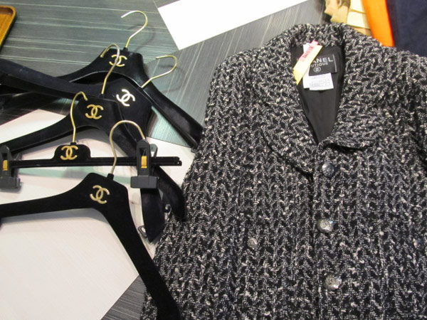 シャネル 服 ハンガー 高価買取