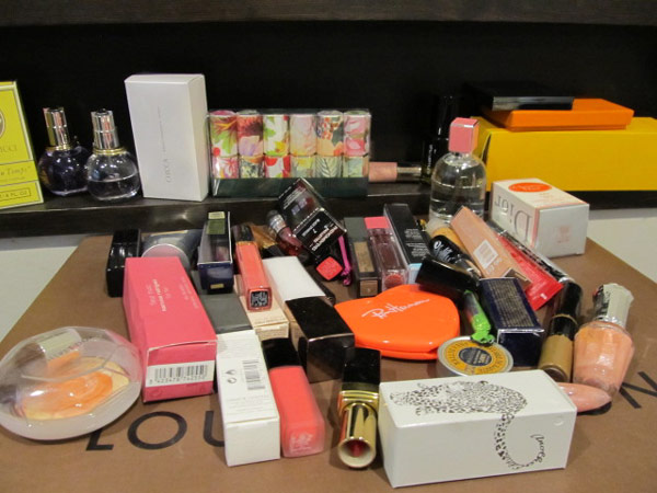 コスメ類、香水使いかけも買い取ります。