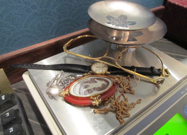 ご家庭に眠っている金、貴金属類買取ます