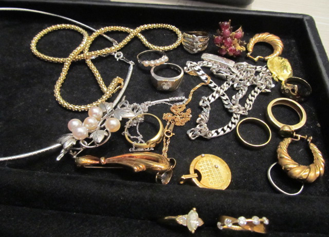 金プラチナシルバーダイヤなど素材が分からない物もお持ちください