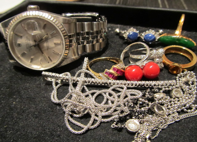 使わない時計や貴金属を買取ます