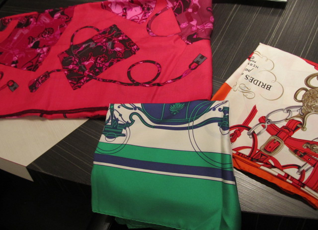 ブランドショールやスカーフ買取ります。