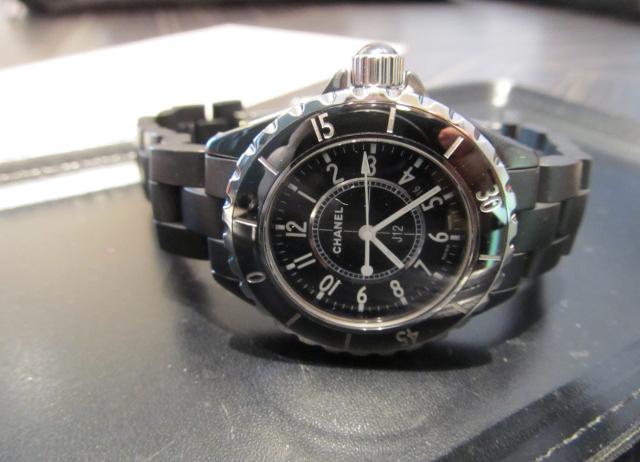 シャネルJ12ブランド時計の買取り