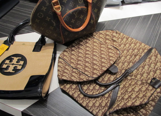 連休も営業中です